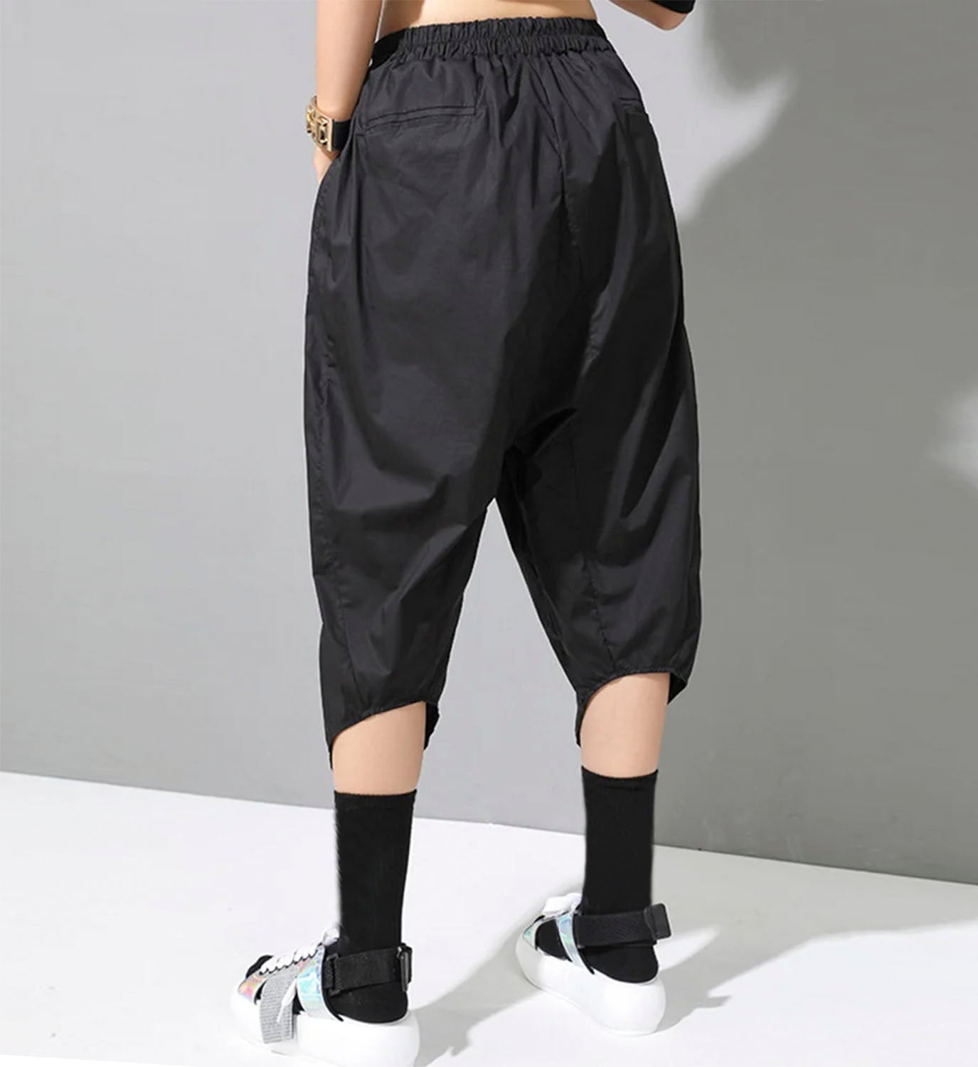 Curved Hem Cropped Balloon Pant