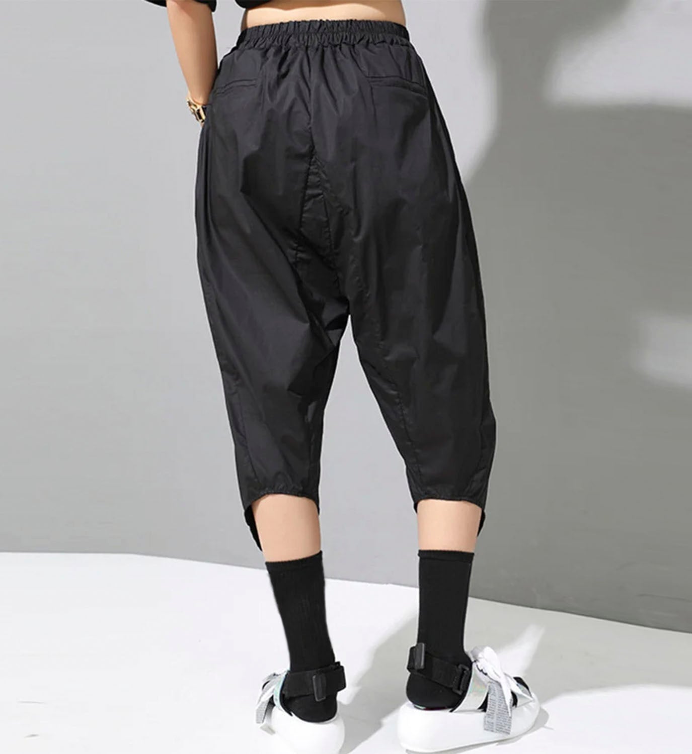 Curved Hem Cropped Balloon Pant