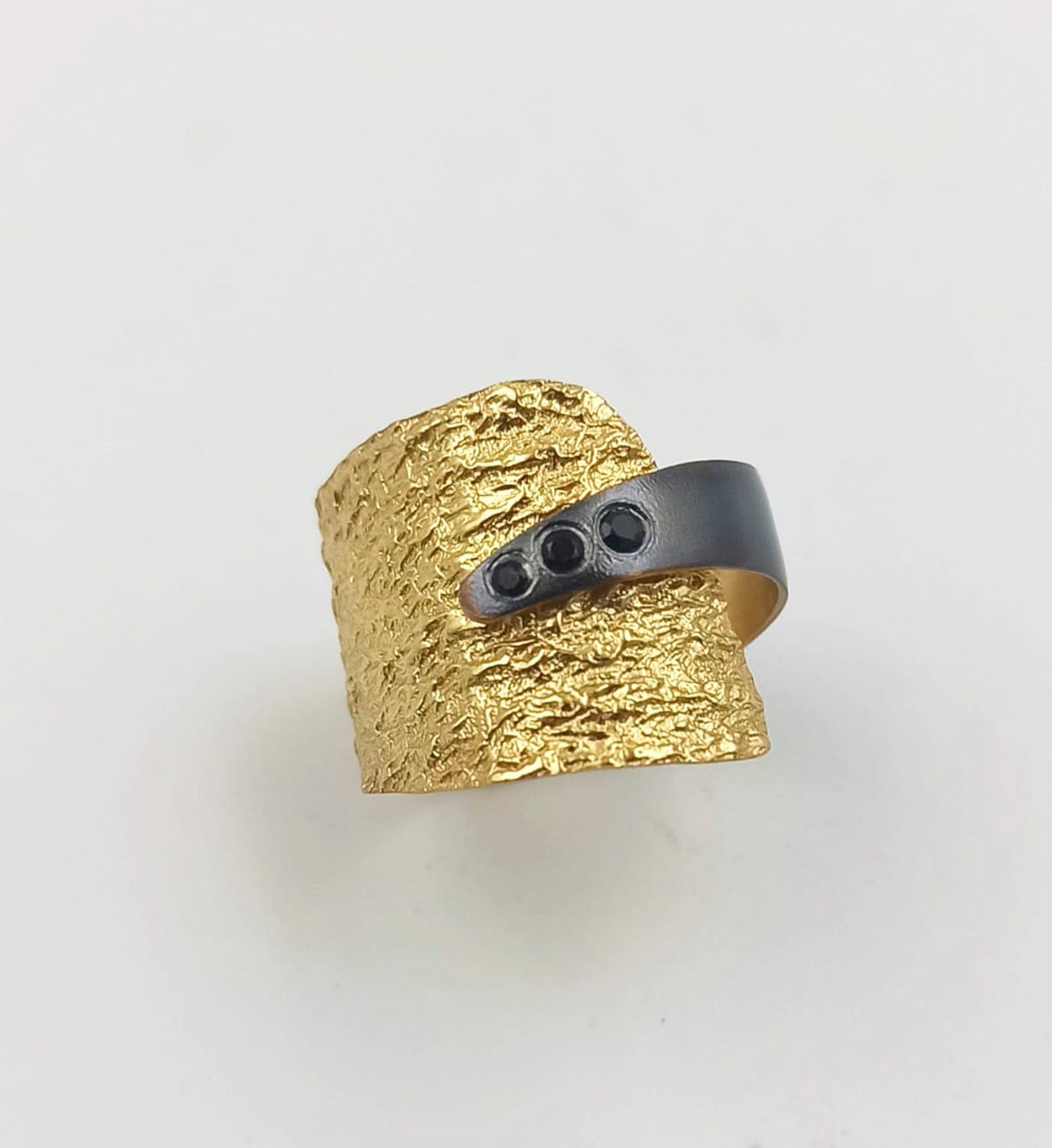 Gold Curved Crystal RIng - DIGS