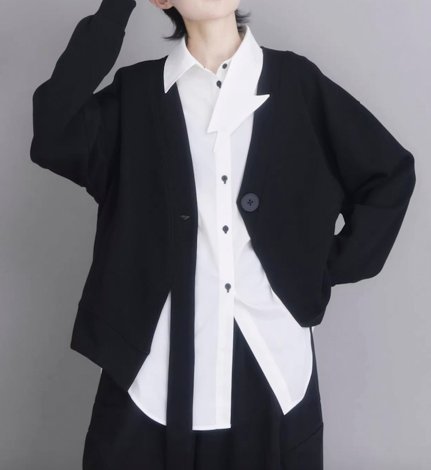 DIGS button sweatshirt cardigan, casual knitwear with front buttons, soft fabric, and relaxed fit, ideal for layering.