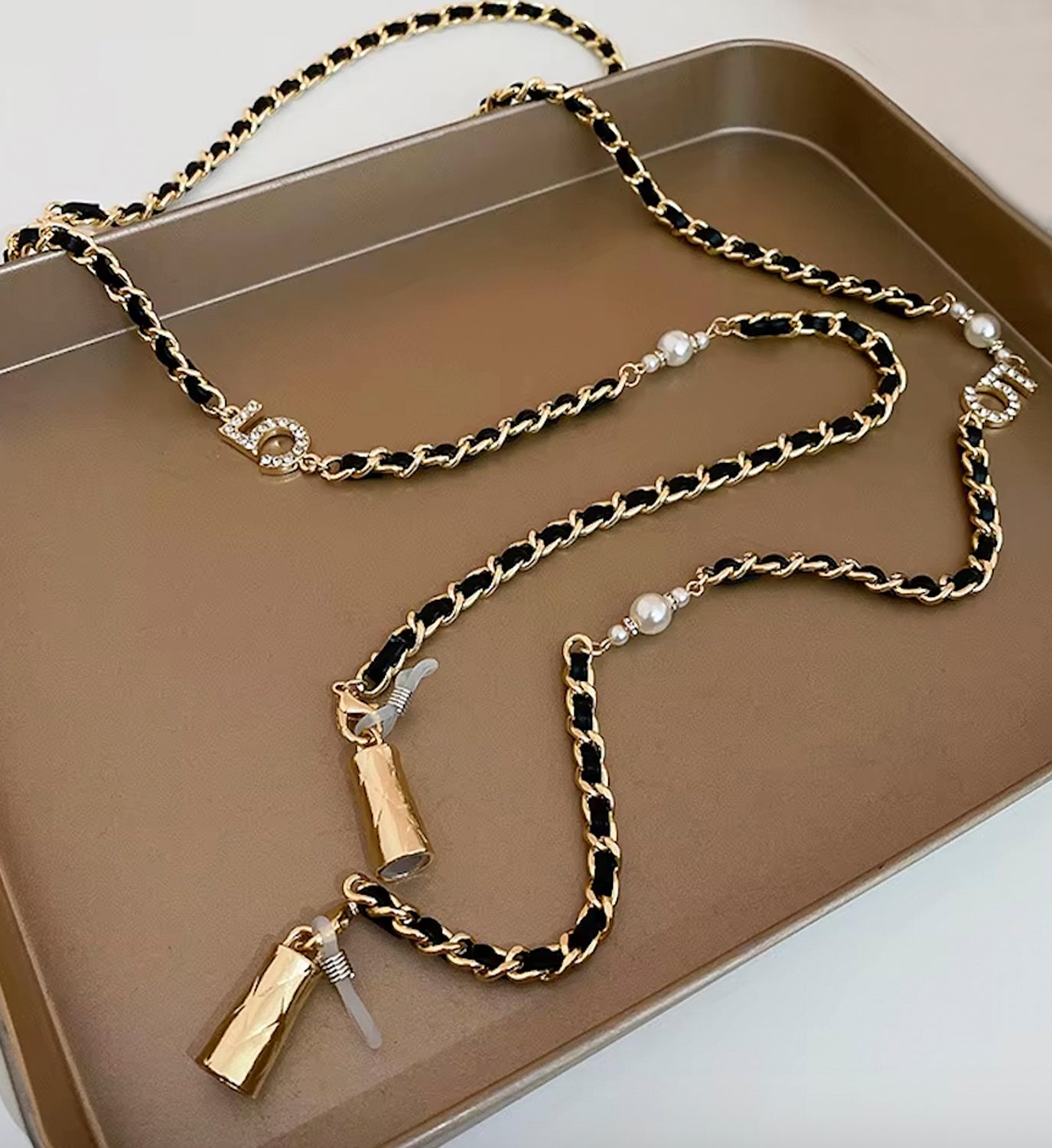 DIGS earbuds chain holder with a sleek chain design, perfect for securing and stylishly carrying earbuds.