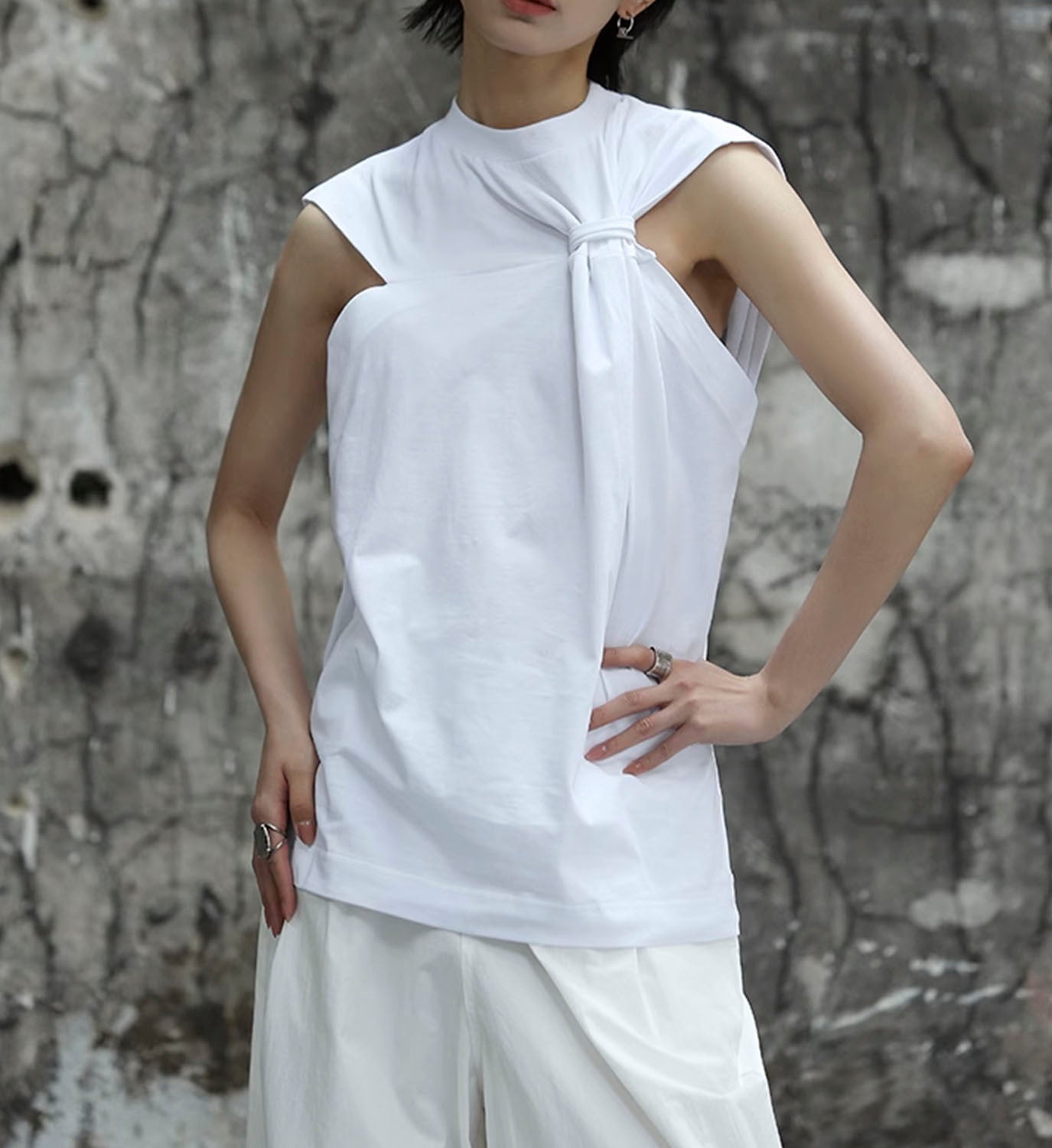 Cut Out Armhole Tee - DIGS